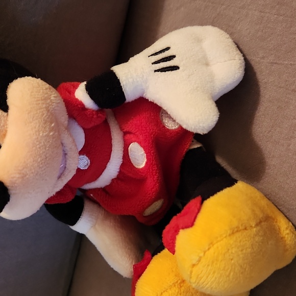 DISNEY Minnie Mouse red tote bag with small Minnie Mouse stuffed character - Picture 10 of 16